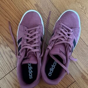 Adidas Daily 4.0 Sneakers. Mauve with Black Stripes.